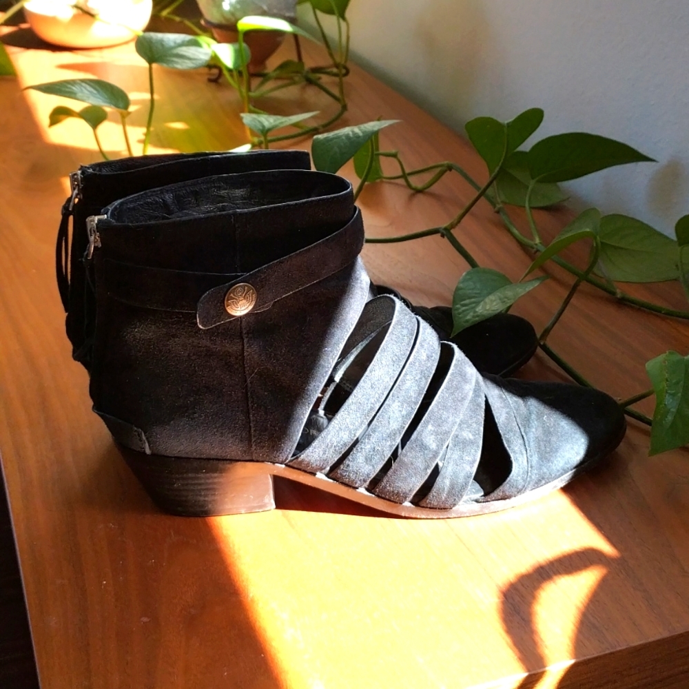 Unique Rebecca Minkoff  Suede Booties